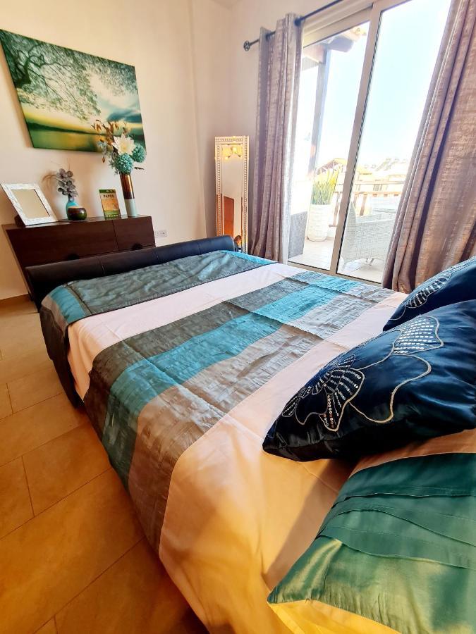 Stunning Apartment C106 With Balcony Looking Over Pool Peyia Luaran gambar