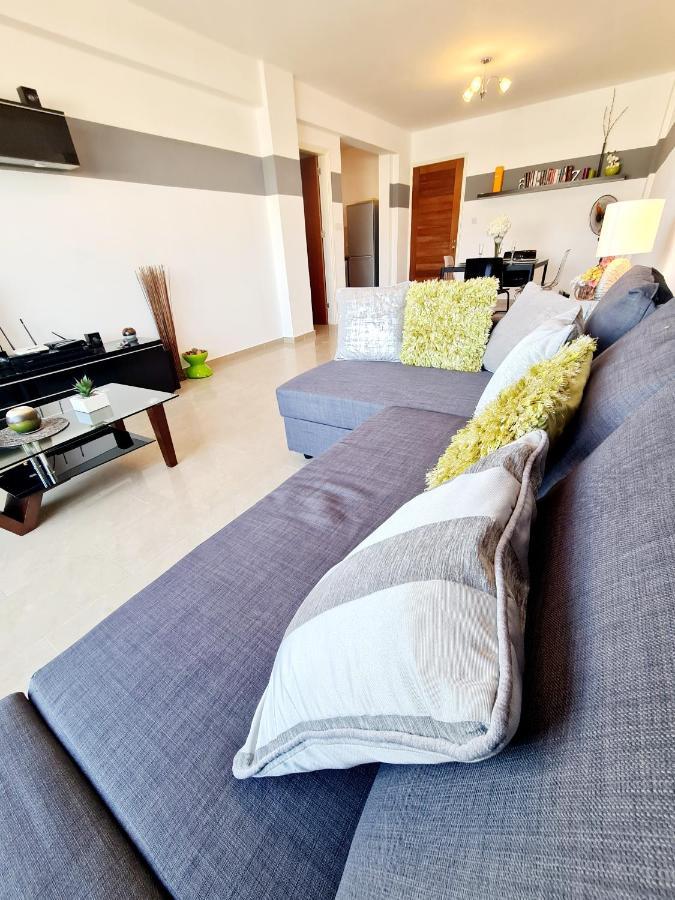 Stunning Apartment C106 With Balcony Looking Over Pool Peyia Luaran gambar