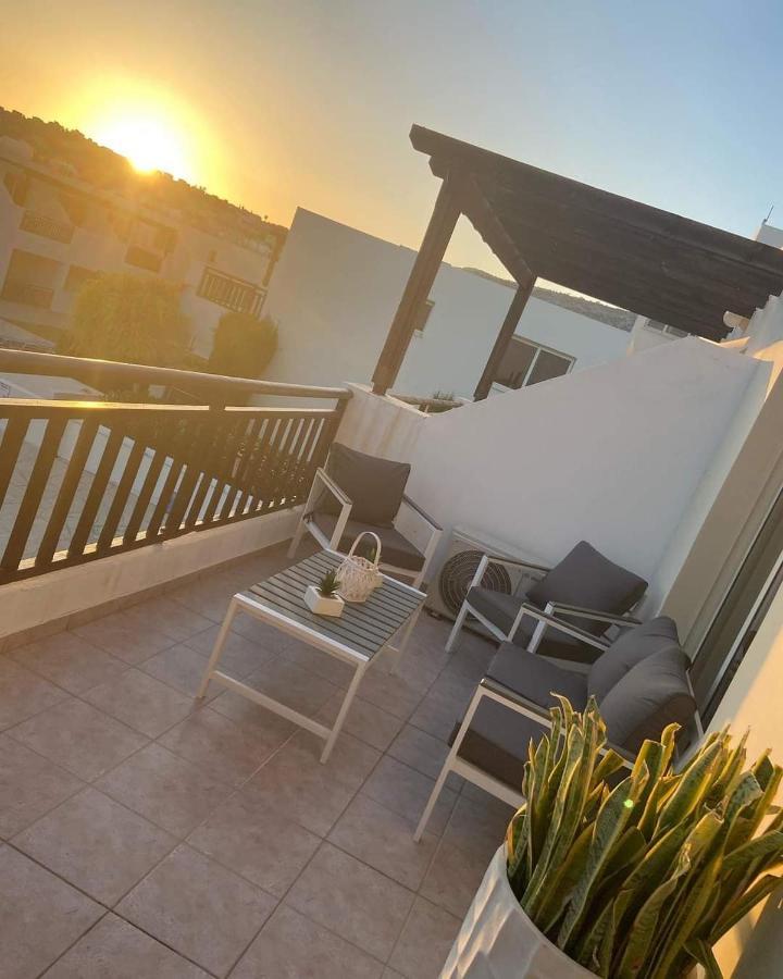 Stunning Apartment C106 With Balcony Looking Over Pool Peyia Luaran gambar