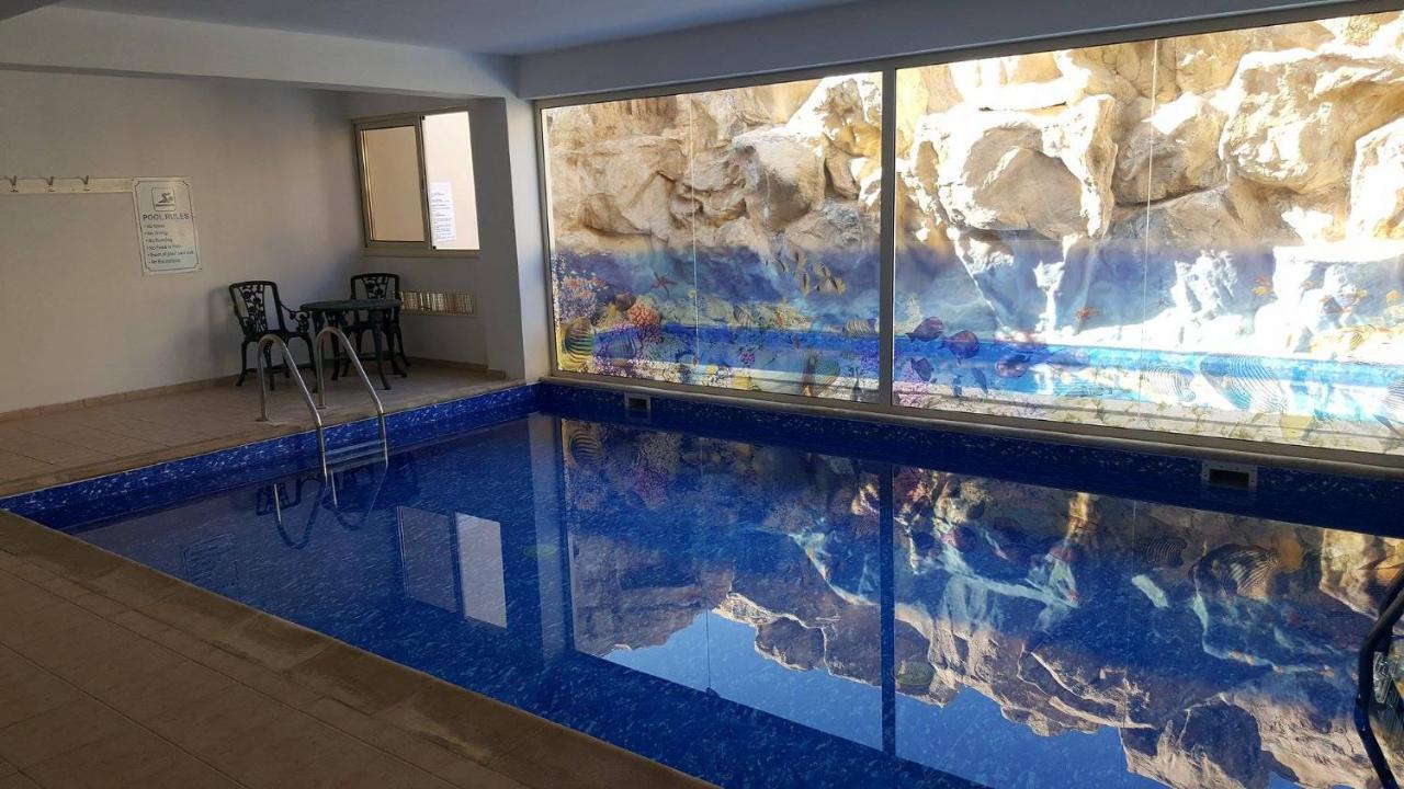 Stunning Apartment C106 With Balcony Looking Over Pool Peyia Luaran gambar