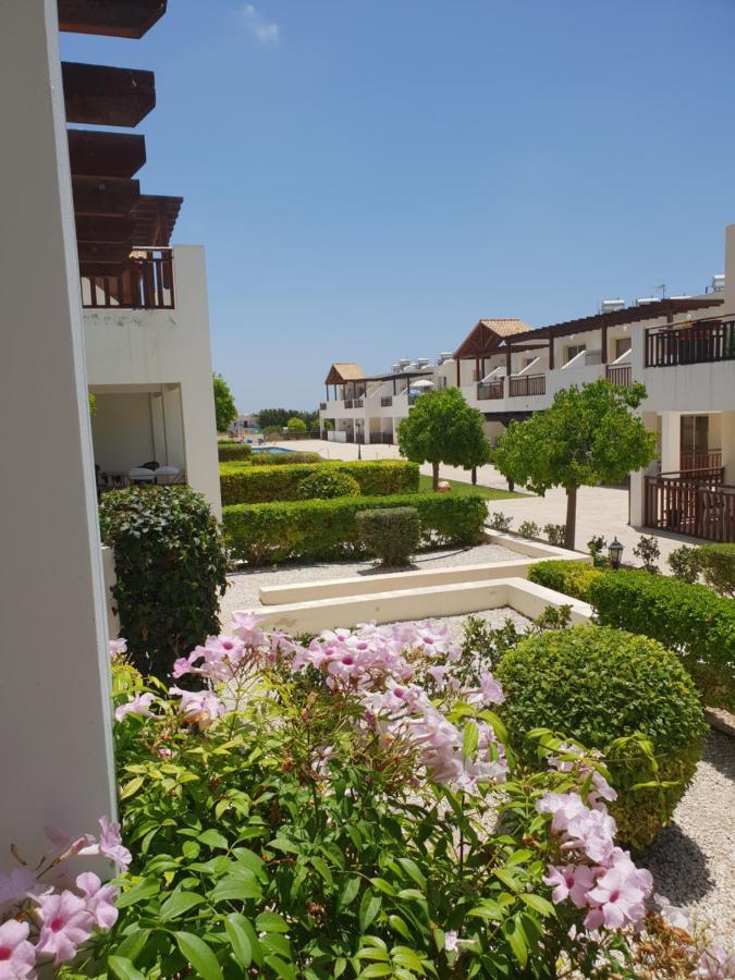 Stunning Apartment C106 With Balcony Looking Over Pool Peyia Luaran gambar